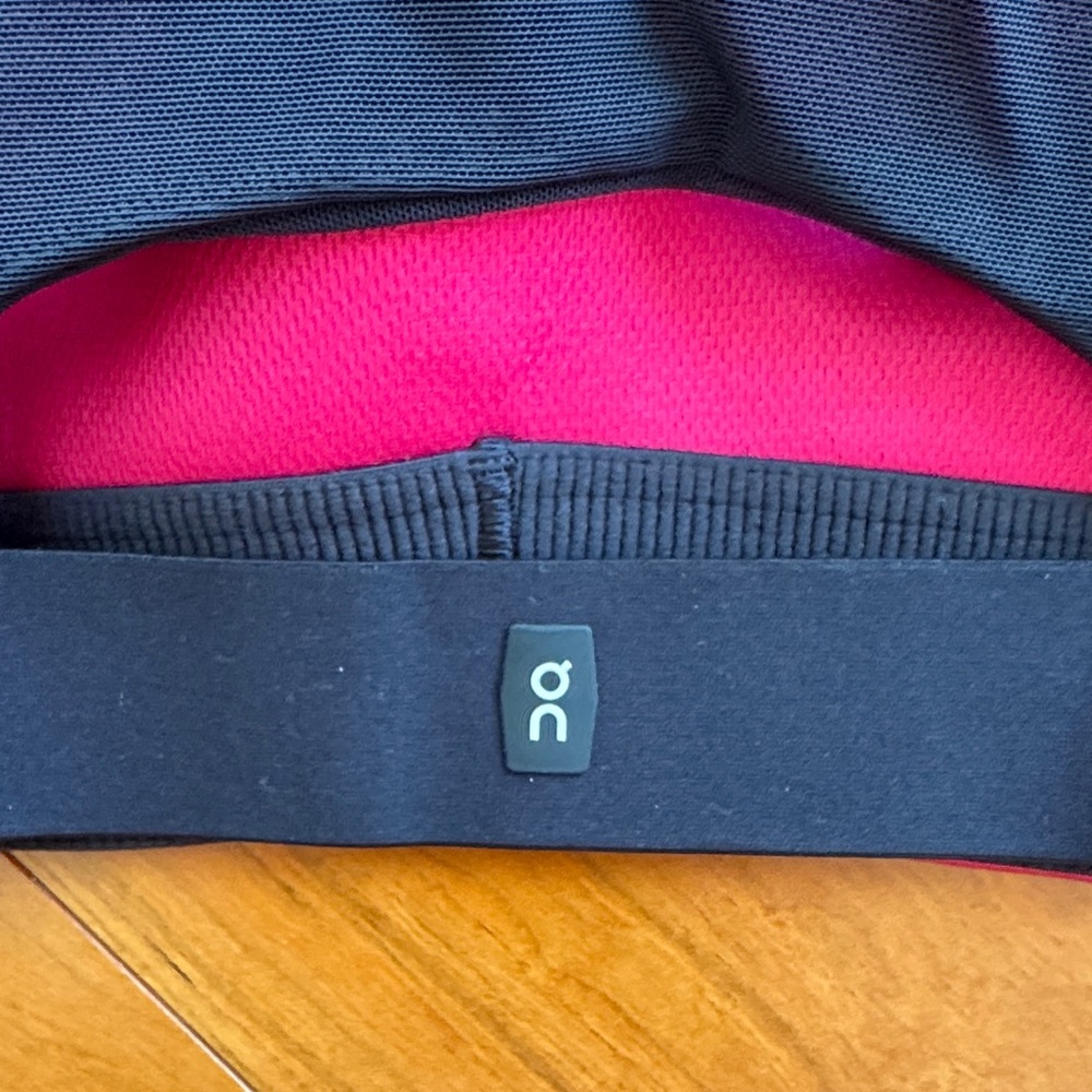 On Running Women's Magenta Performance Sports Bra sz S - Picture 4 of 5